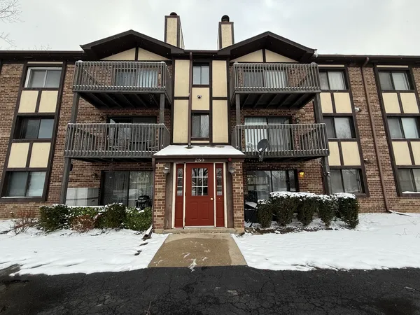 $1,750 | 259 Stoneybrook Lane, Unit 2B, Bloomingdale, IL 60108