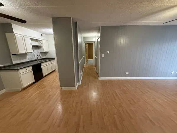 $1,750 | 259 Stoneybrook Lane, Unit 2B, Bloomingdale, IL 60108