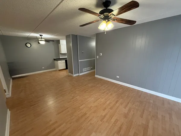 $1,750 | 259 Stoneybrook Lane, Unit 2B, Bloomingdale, IL 60108