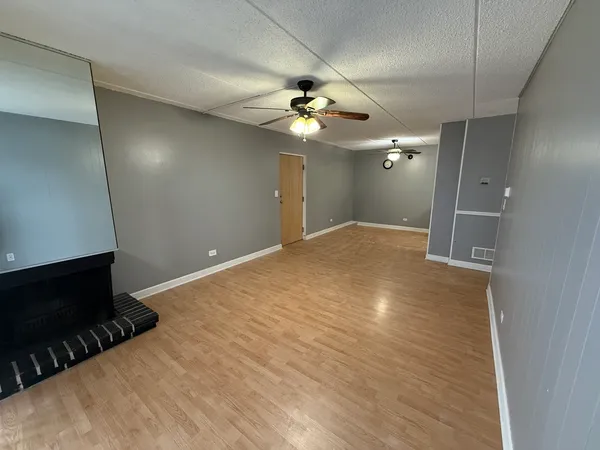 $1,750 | 259 Stoneybrook Lane, Unit 2B, Bloomingdale, IL 60108