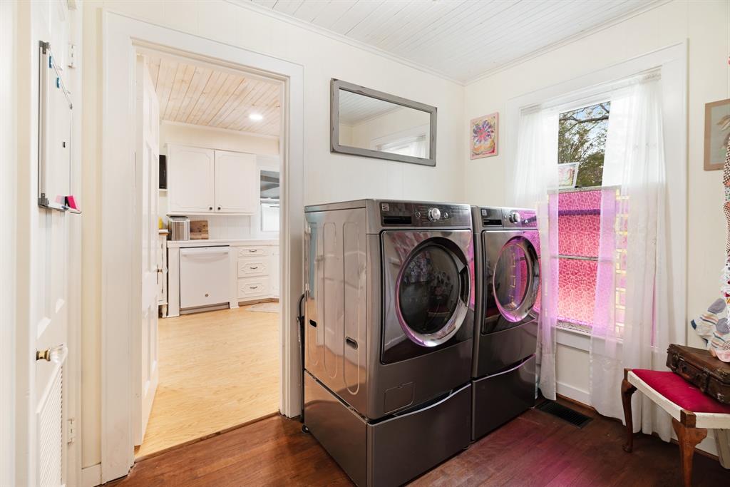 2257 Cleveland Street Paris, TX 75460 - Photo 7 of 28 a utility room with sink dryer and washer