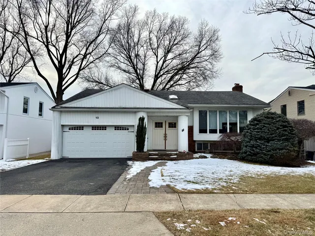 $5,200 | 10 Whitlock Street, Plainview, NY 11803