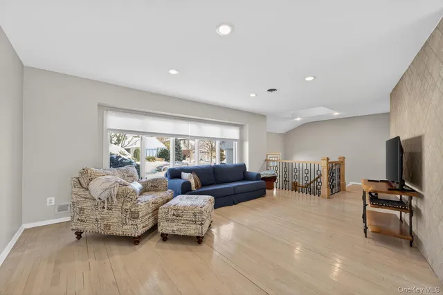 $5,200 | 10 Whitlock Street, Plainview, NY 11803