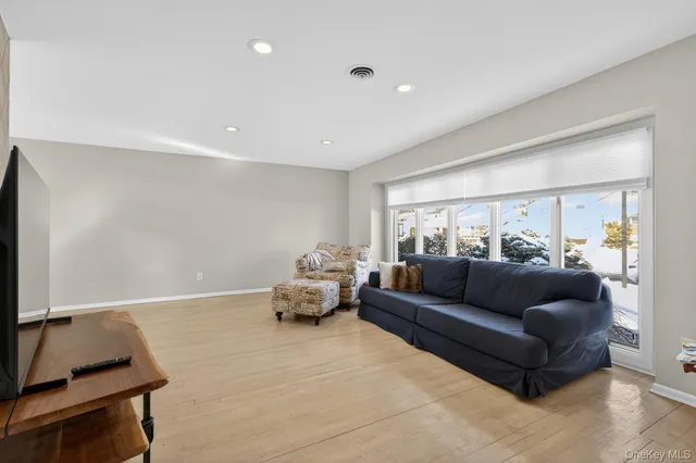 $5,200 | 10 Whitlock Street, Plainview, NY 11803