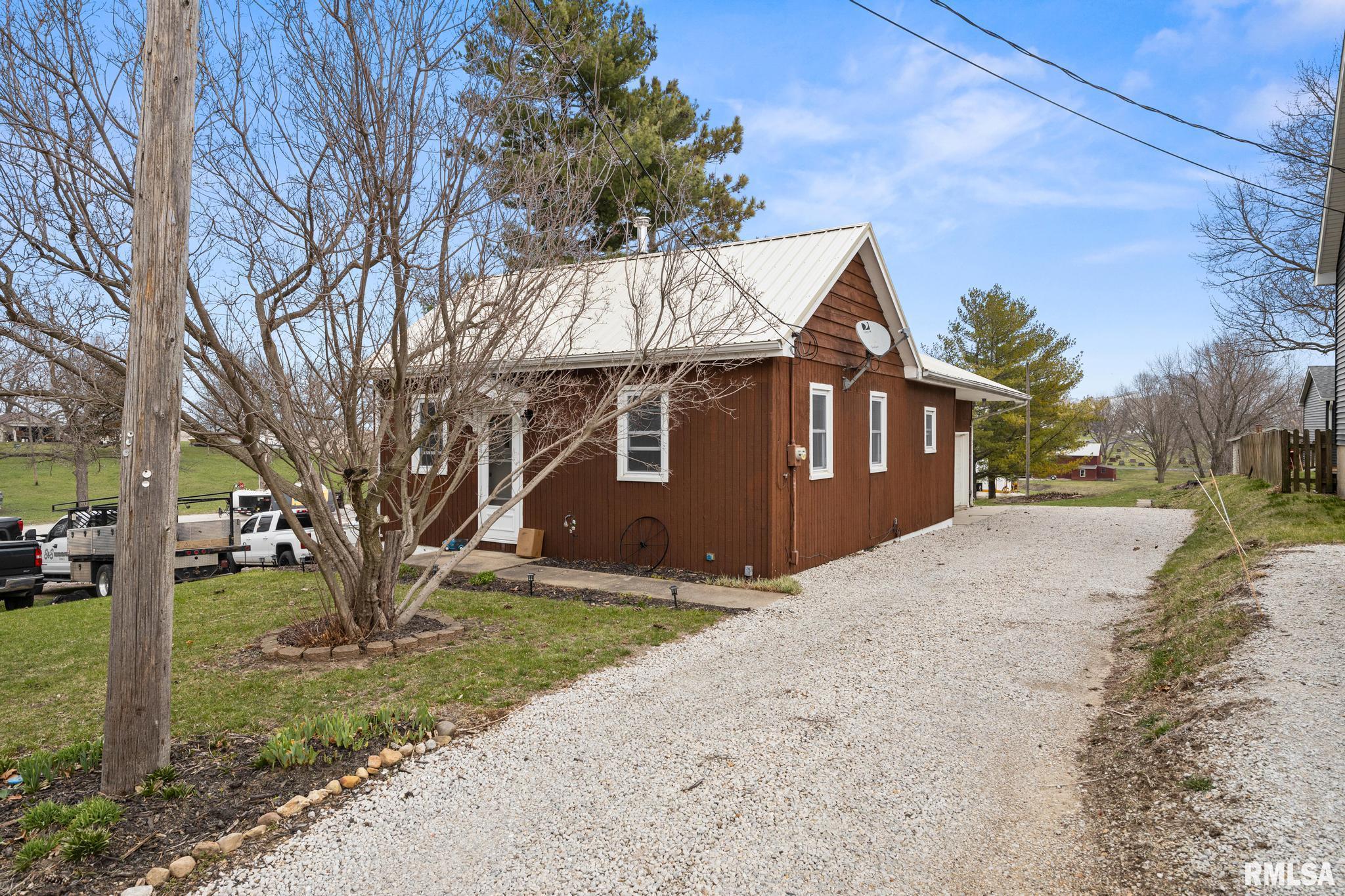 706 North State Street Roanoke, IL 61561 - Photo 2 of 34
