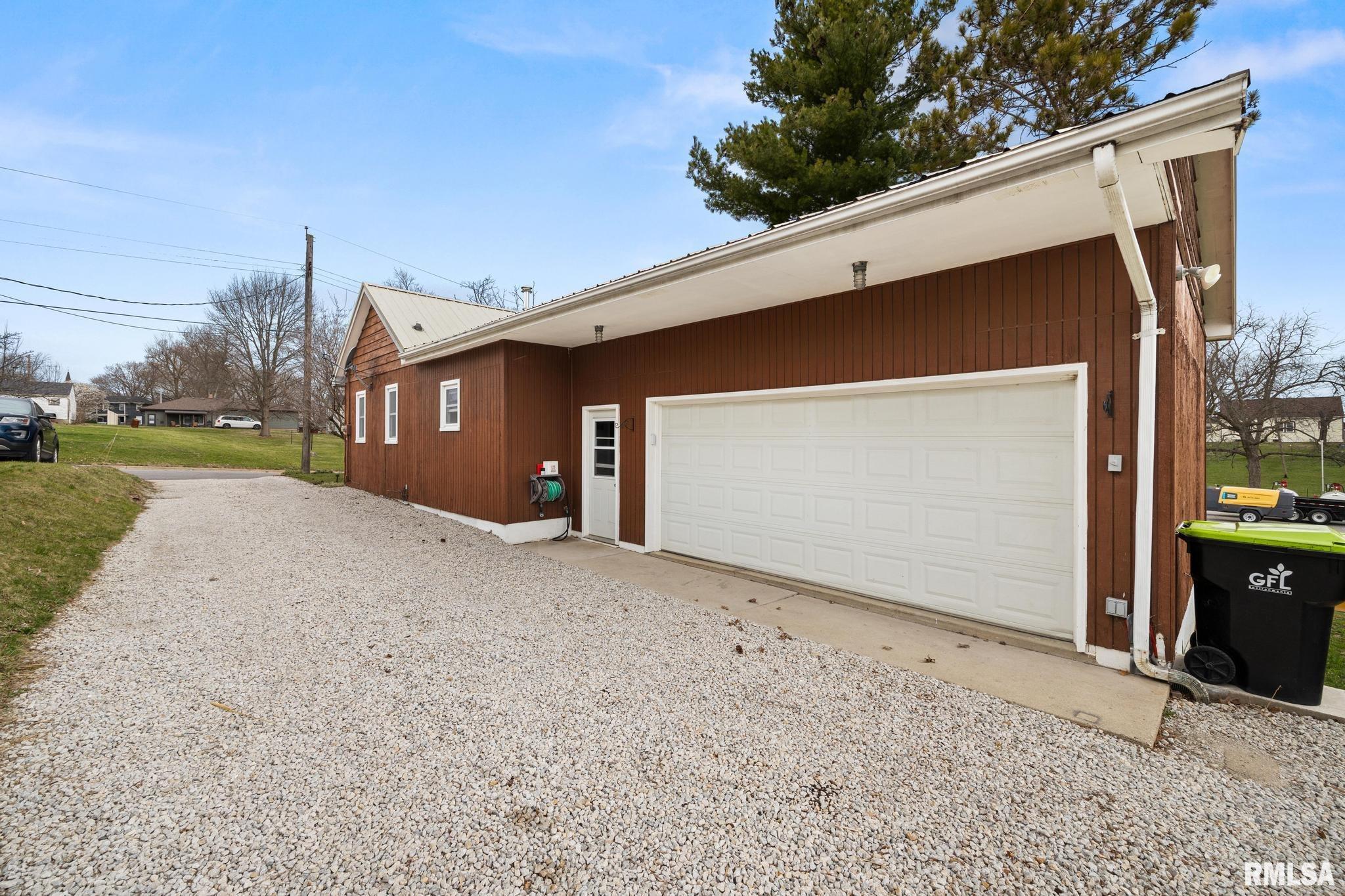706 North State Street Roanoke, IL 61561 - Photo 7 of 34