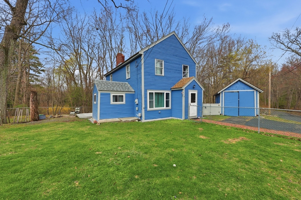 8 Stones Corner Road Berlin, MA 01503 - Photo 2 of 33