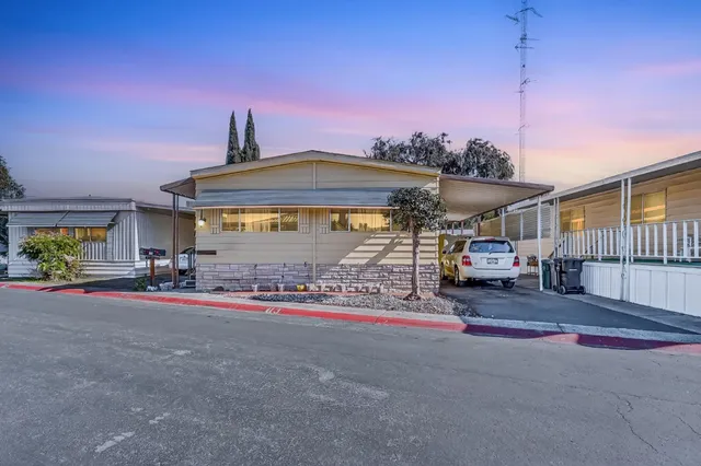 a view of center of the house