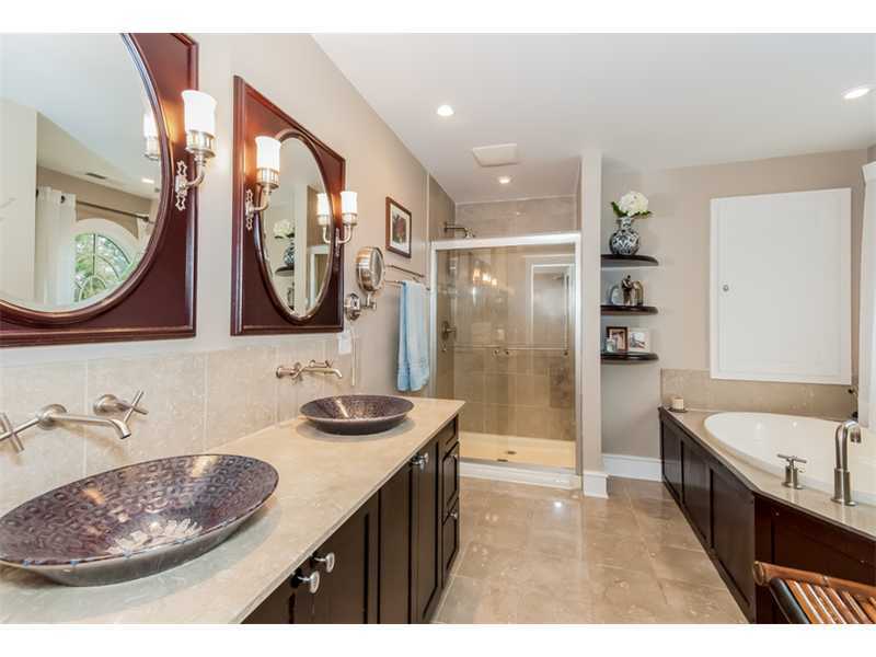 16 Locust Hill Road Darien, CT 06820 - Photo 14 of 25 a bathroom with a bathtub a sink and a mirror