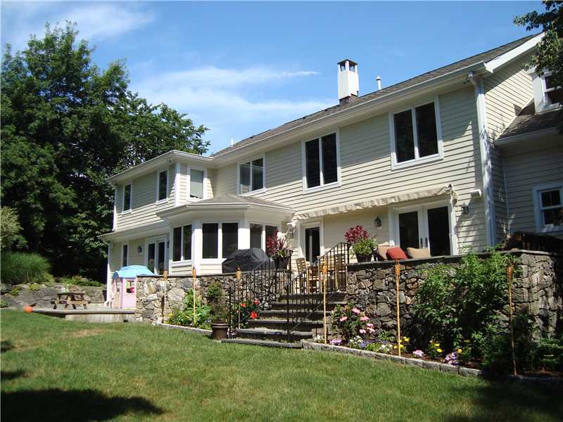 16 Locust Hill Road Darien, CT 06820 - Photo 23 of 25 a front view of a house with a garden