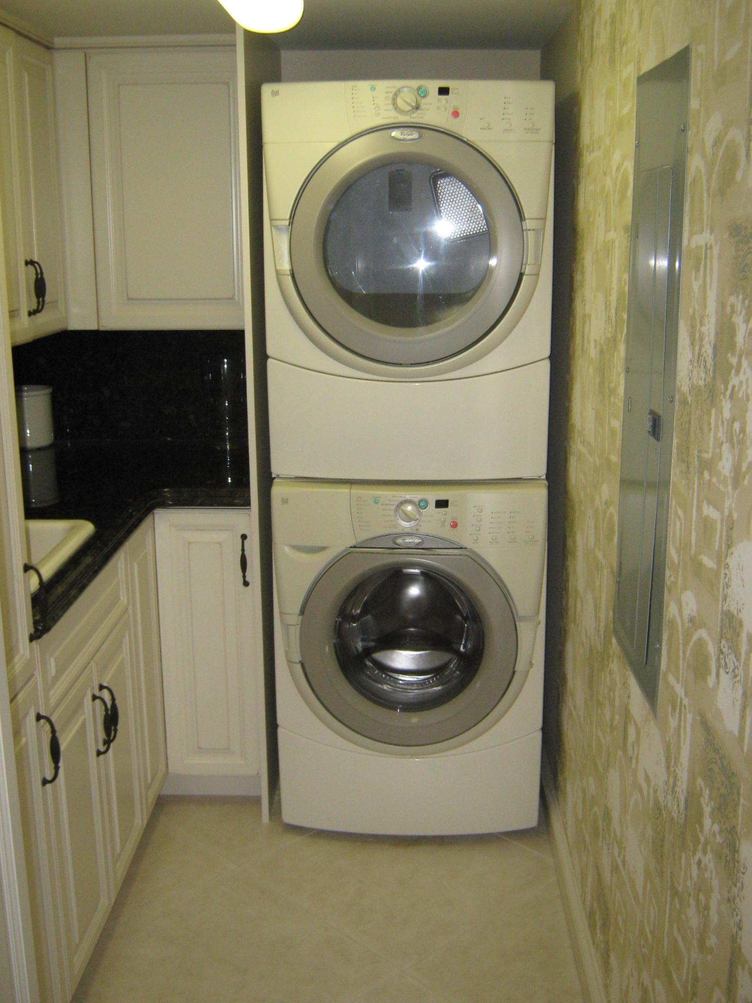 19670 South Beach Road, Unit PHB4 Jupiter, FL 33469 - Photo 14 of 35 a utility room with dryer and washer