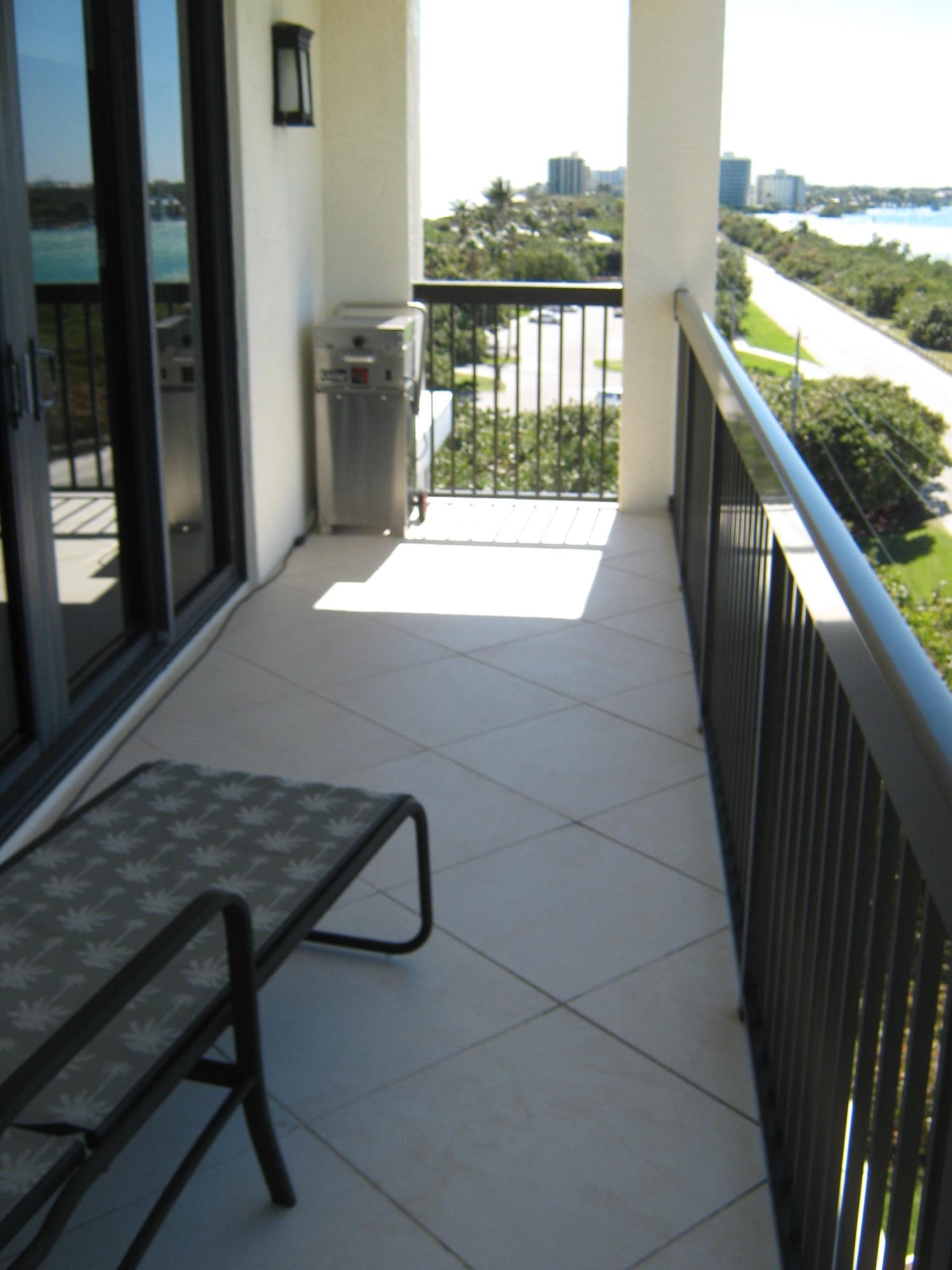 19670 South Beach Road, Unit PHB4 Jupiter, FL 33469 - Photo 31 of 35 a balcony with a water view