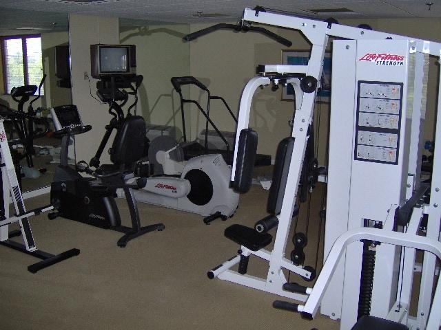 19670 South Beach Road, Unit PHB4 Jupiter, FL 33469 - Photo 33 of 35 a view of a room with gym equipment