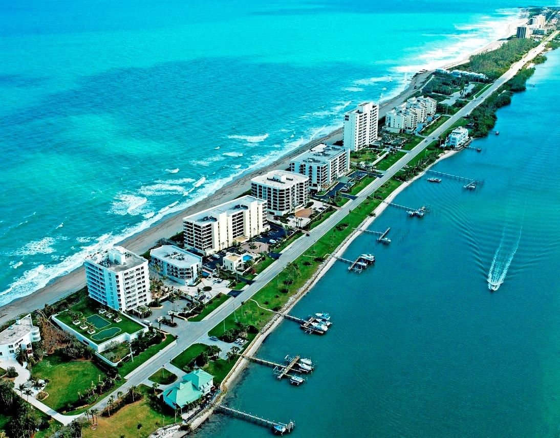19670 South Beach Road, Unit PHB4 Jupiter, FL 33469 - Photo 7 of 35 a view of an ocean with a big yard