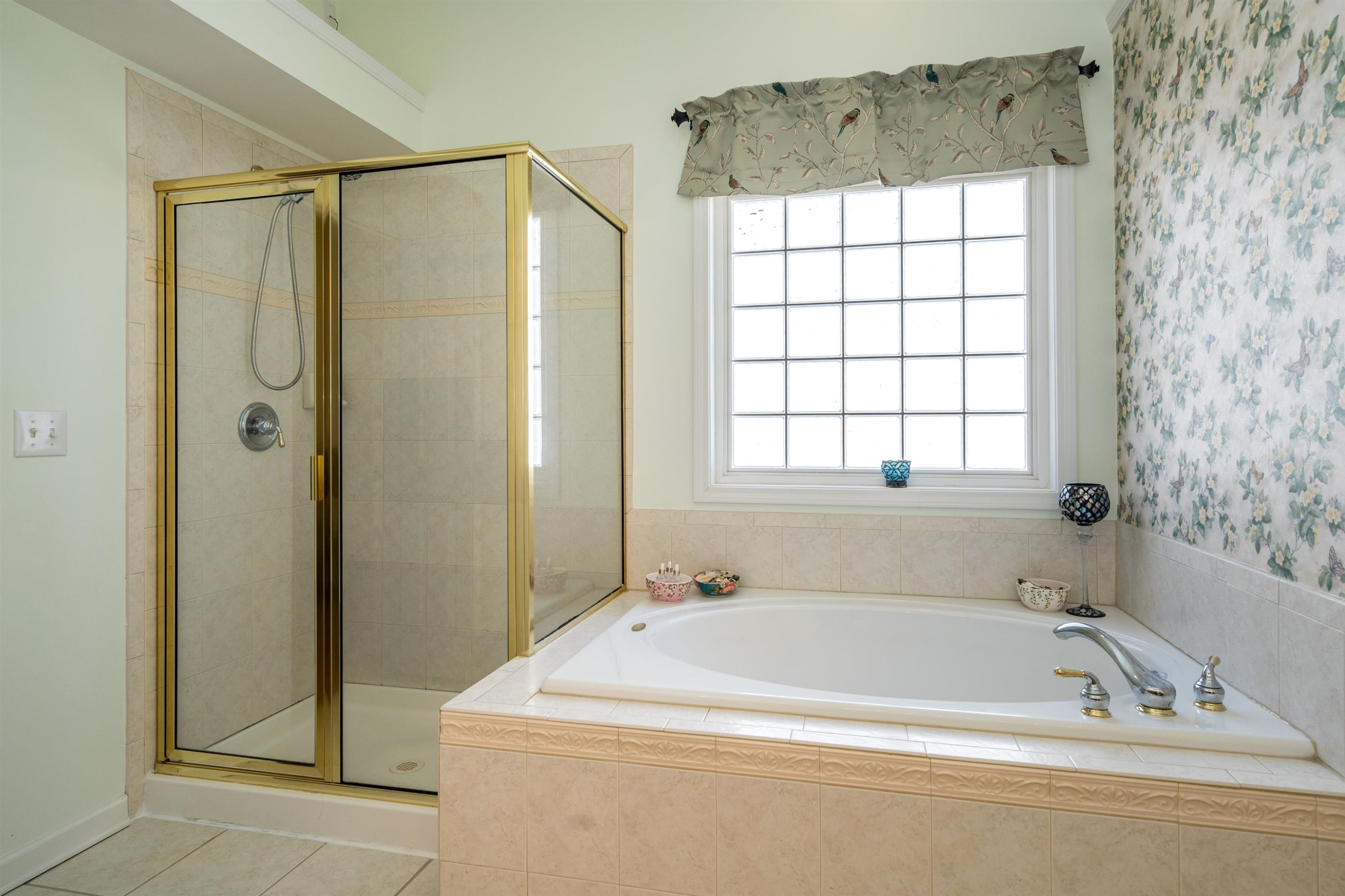 180 Mickleson Ridge Drive Raleigh, NC 27603 - Photo 17 of 32 Deep Garden Tub with Shaded Window