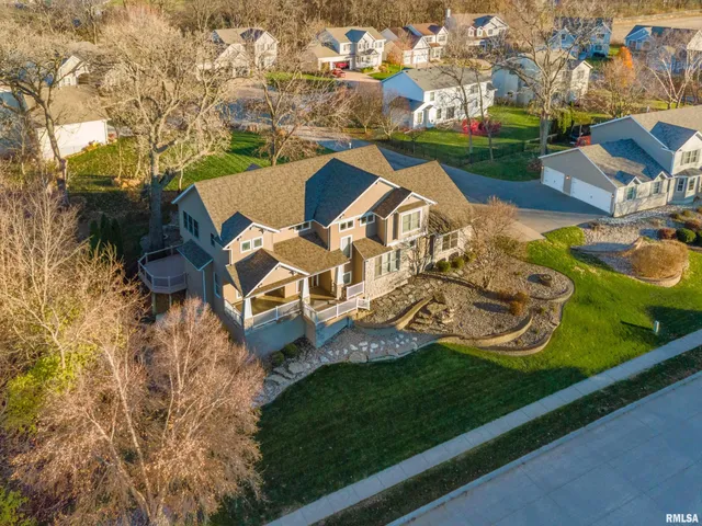 $675,000 | 2891 Grandview Drive, Bettendorf, IA 52722