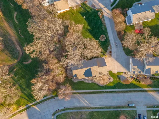 $675,000 | 2891 Grandview Drive, Bettendorf, IA 52722