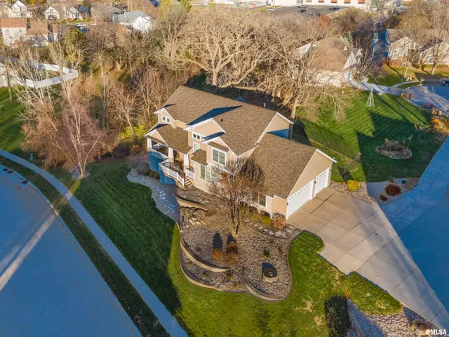 $675,000 | 2891 Grandview Drive, Bettendorf, IA 52722