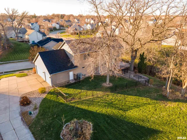 $675,000 | 2891 Grandview Drive, Bettendorf, IA 52722