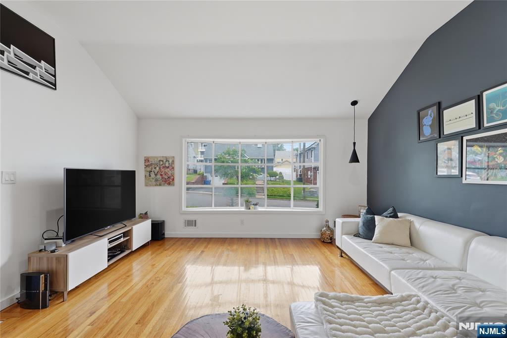 17 Arthur Drive Rutherford, NJ 07070 - Photo 5 of 46