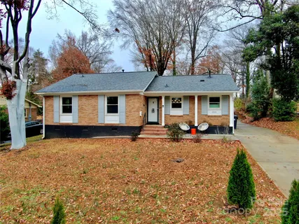 a view of a yard with a house in the background
