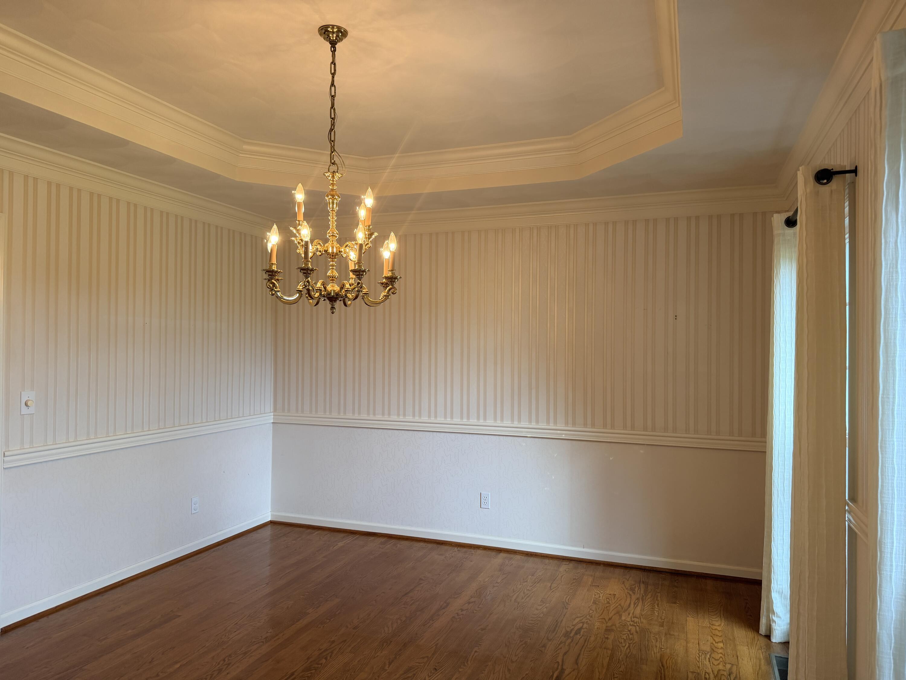 1840 Mountain View Road Vinton, VA 24179 - Photo 9 of 29 20260710_210157687_iOS