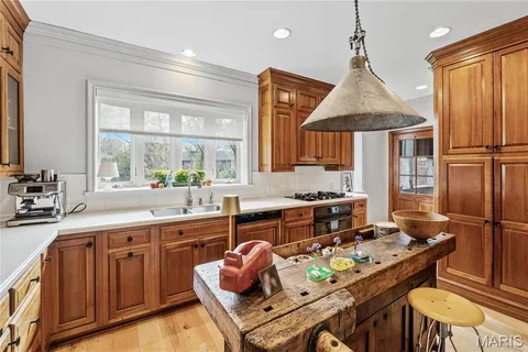 $1,000,000 | 1250 Hampton Park Drive, St. Louis, MO 63117