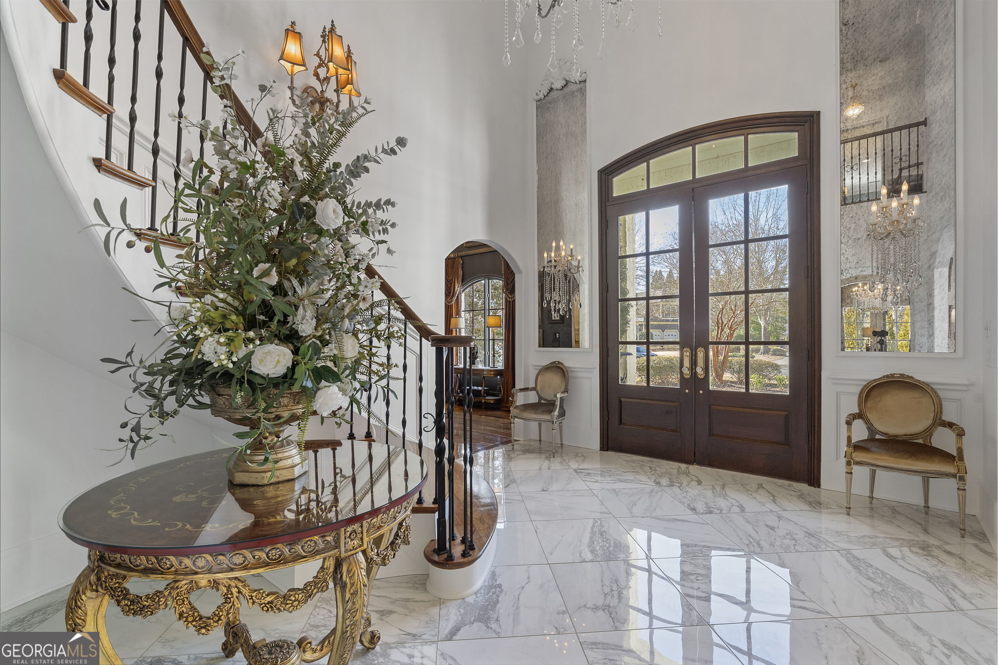9 Belle Meade Drive Rome, GA 30165 - Photo 5 of 78 a living room filled with furniture and a potted plant