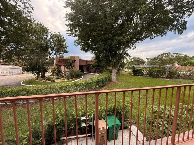 $319,900 | 23 North Valencia Drive, Unit 232, Davie, FL 33324