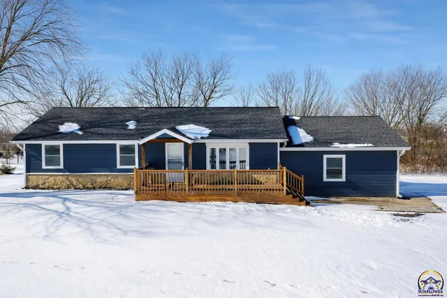 $275,000 | 7879 Seneca Lake Road, Ozawkie, KS 66070