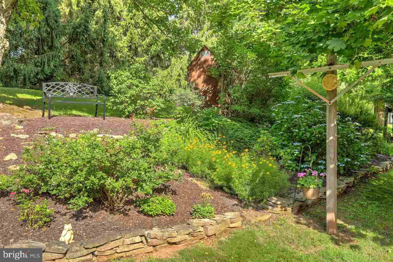 620 Green Springs Road York, PA 17404 - Photo 4 of 35