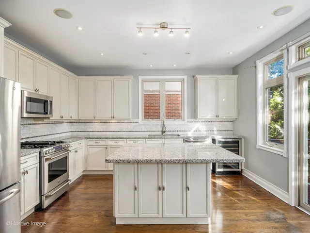 $1,195,000 | 66 West 15th Street, Chicago, IL 60605