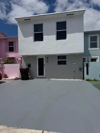 $2,500 | 1373 West 69th Street, Hialeah, FL 33014