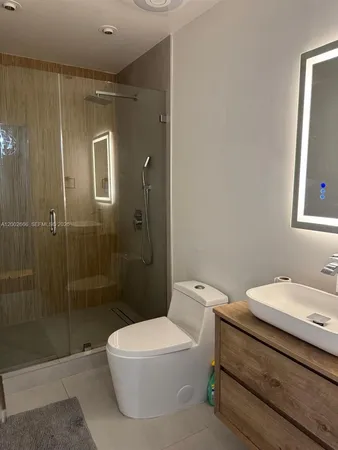 $2,500 | 1373 West 69th Street, Hialeah, FL 33014