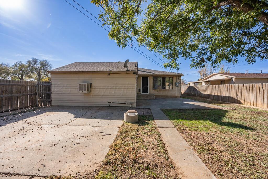 4319 South Lipscomb Street Amarillo, TX 79110 - Photo 25 of 28 a front view of a house with garden