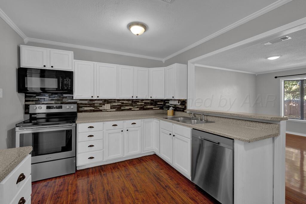 4319 South Lipscomb Street Amarillo, TX 79110 - Photo 4 of 28 a kitchen with granite countertop a sink cabinets and stainless steel appliances