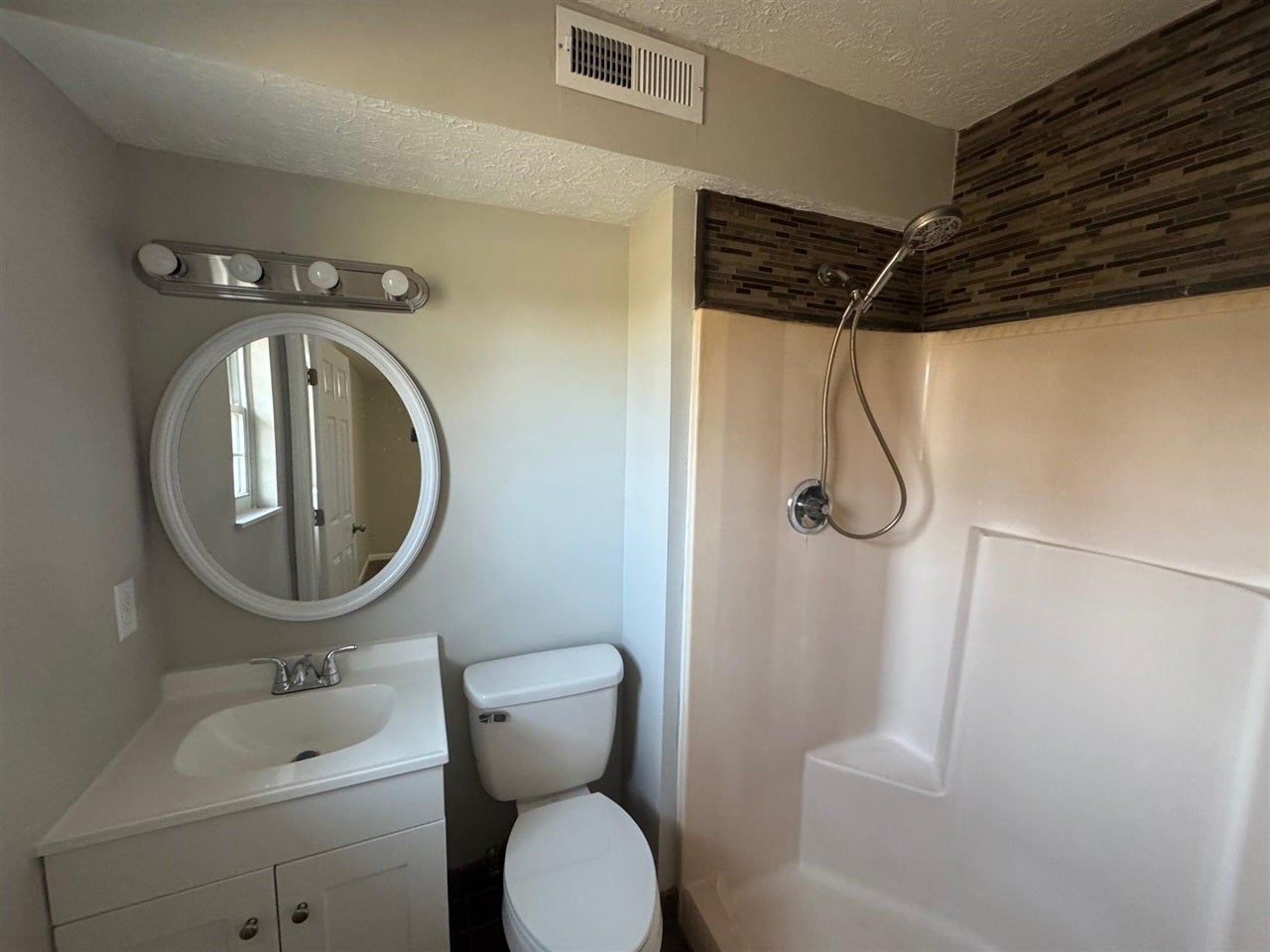 646 Memphis Junction Road Bowling Green, KY 42101 - Photo 6 of 12 Gallery Image 6