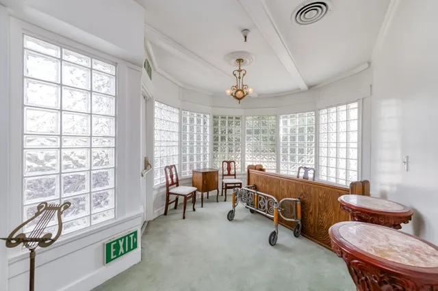 a view of livingroom with furniture