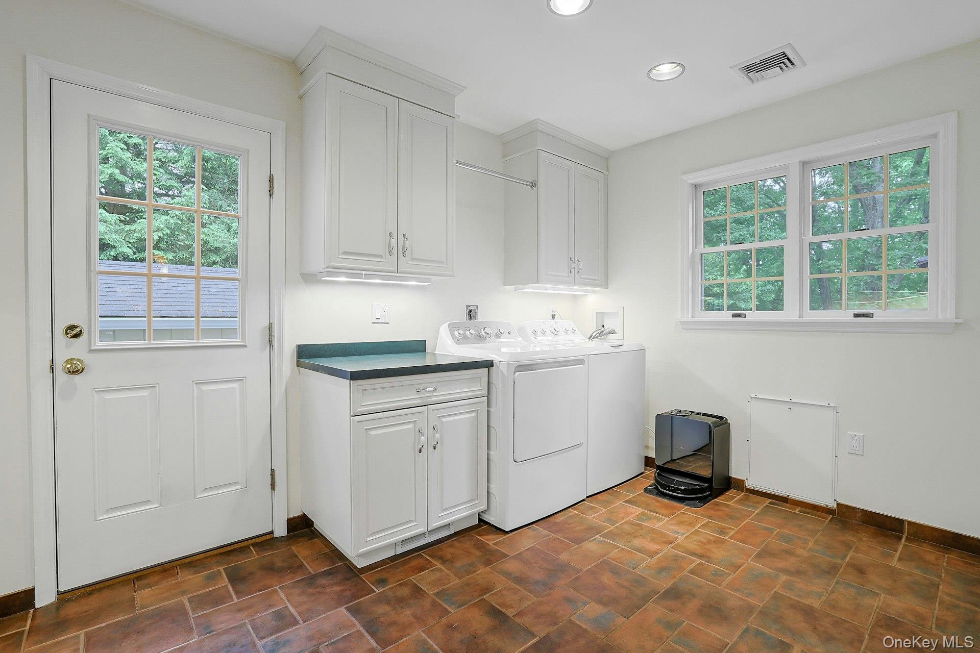47 Jackson Road Bedford, NY 10506 - Photo 21 of 41 Spacious Laundry/Mudroom. Doors to outside and 2 car garage