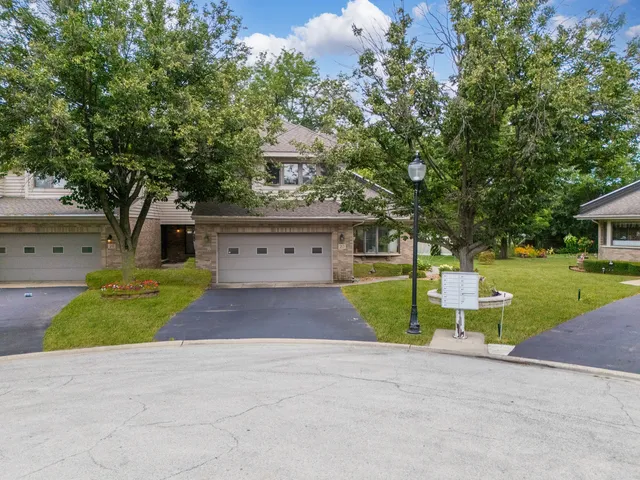 $300,000 | 213 Cove Drive, Flossmoor, IL 60422