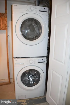 a close up view of a washer and dryer