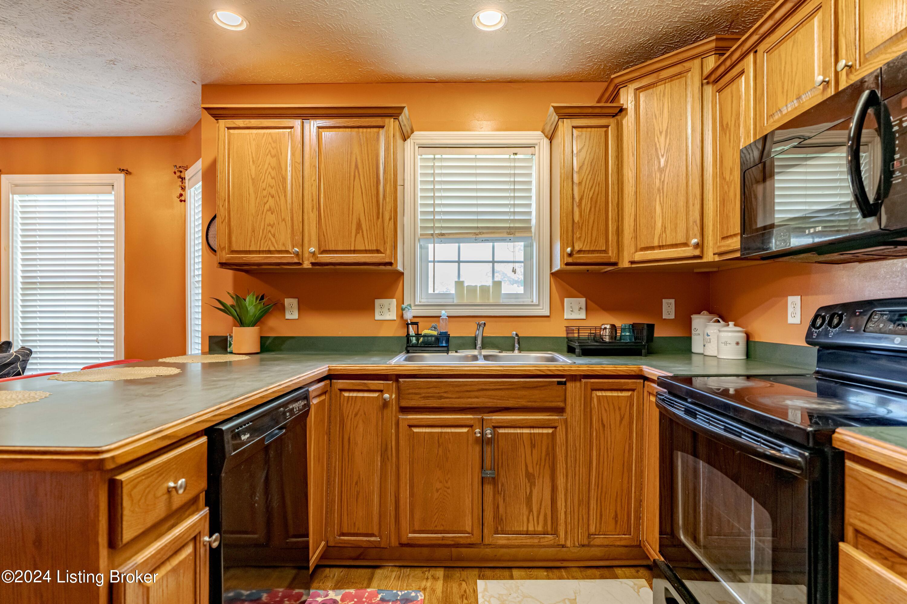 8014 Kellerman Road Louisville, KY 40219 - Photo 9 of 28 9