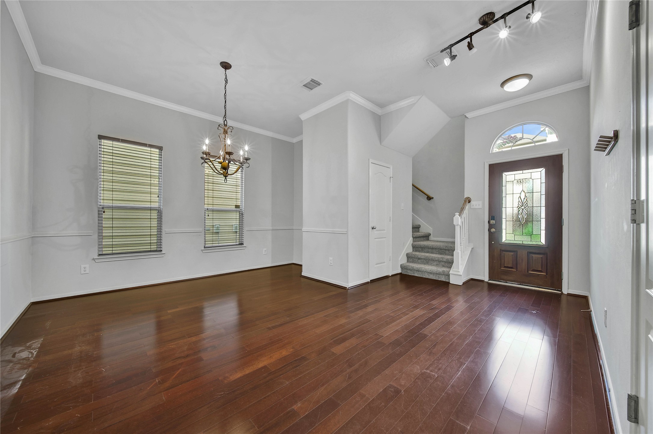 2618 Shady Acres Court Houston, TX 77008 - Photo 9 of 40