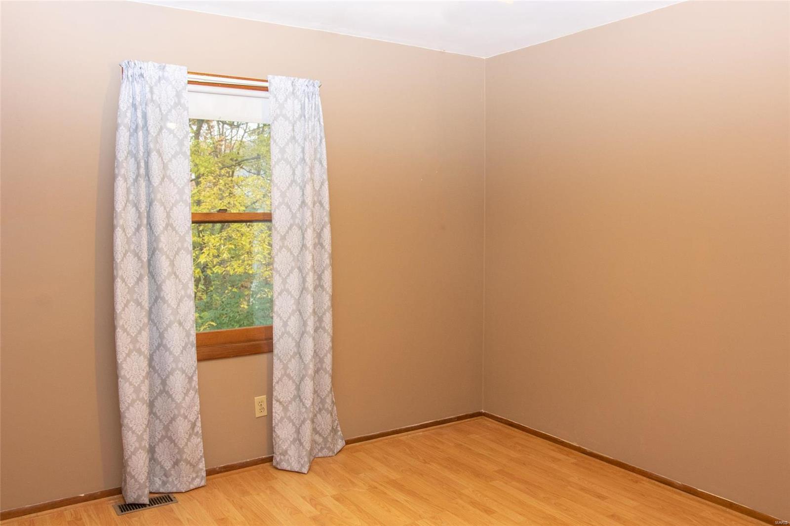 5326 Fern Beach Road St. Louis, MO 63128 - Photo 12 of 15 Gallery Image 12