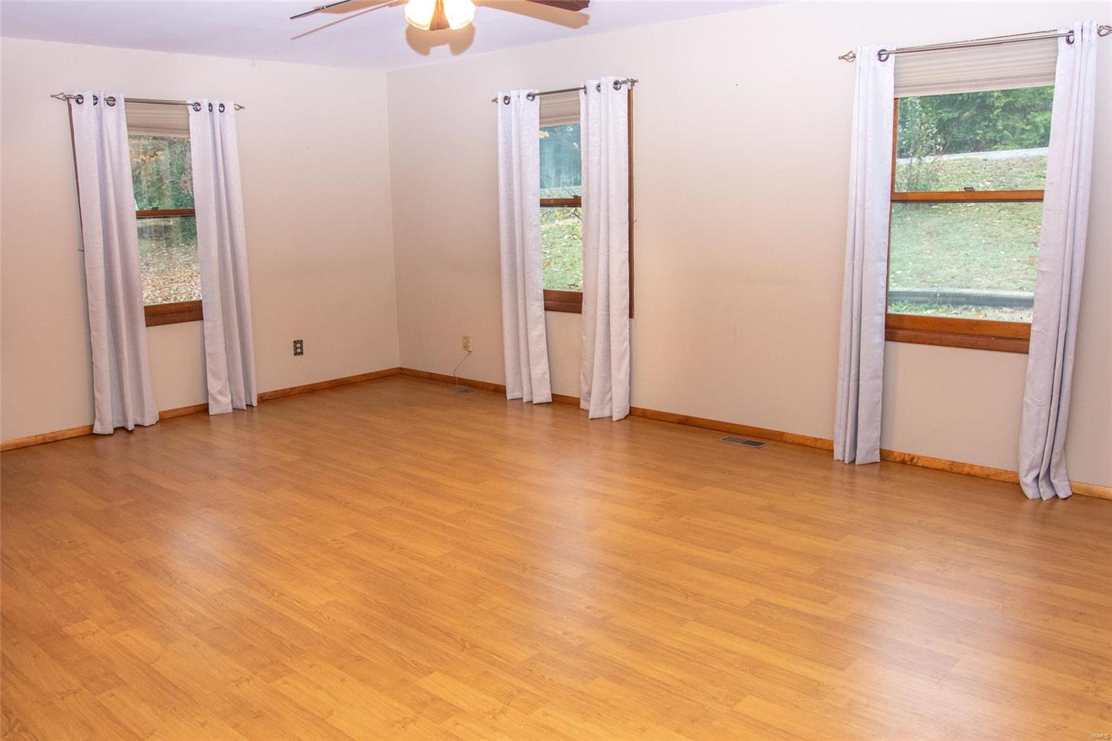 5326 Fern Beach Road St. Louis, MO 63128 - Photo 4 of 15 Gallery Image 4