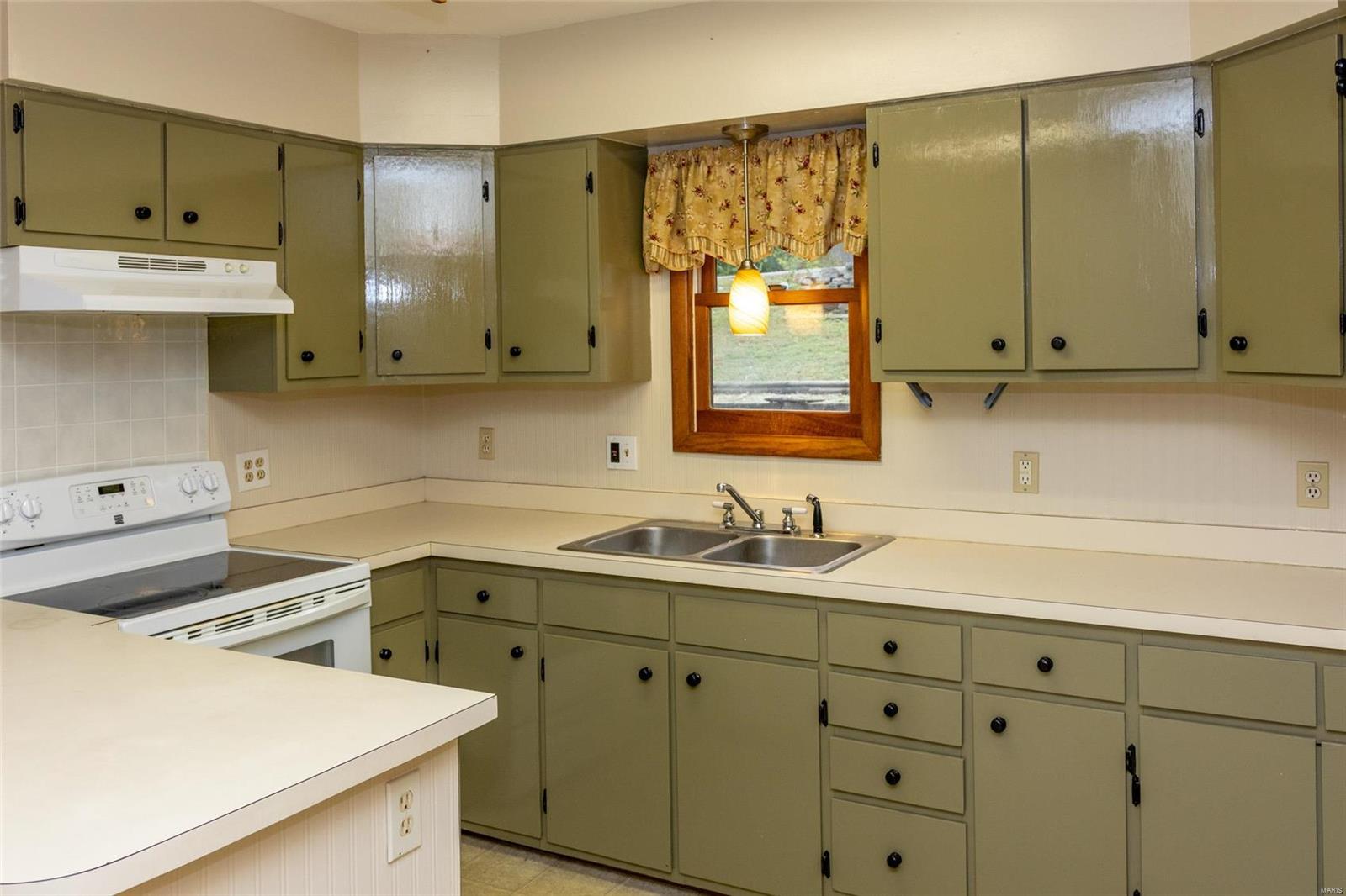 5326 Fern Beach Road St. Louis, MO 63128 - Photo 6 of 15 Gallery Image 6