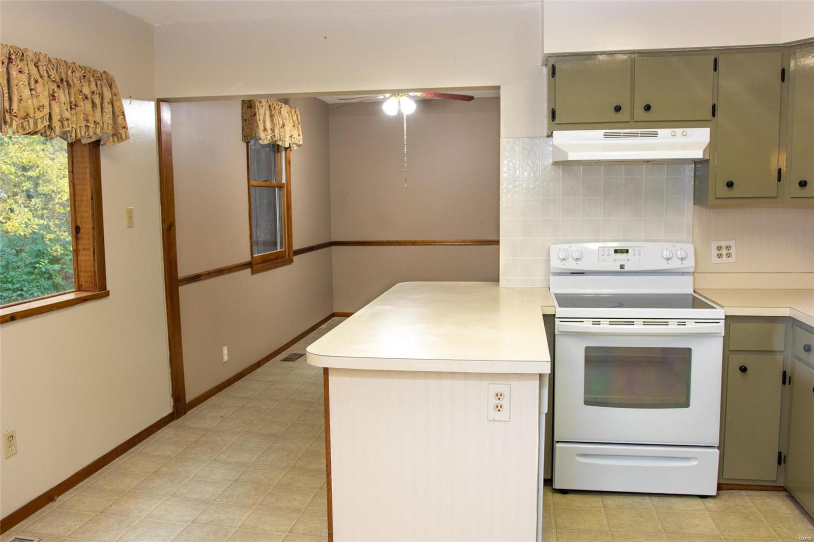 5326 Fern Beach Road St. Louis, MO 63128 - Photo 7 of 15 Gallery Image 7