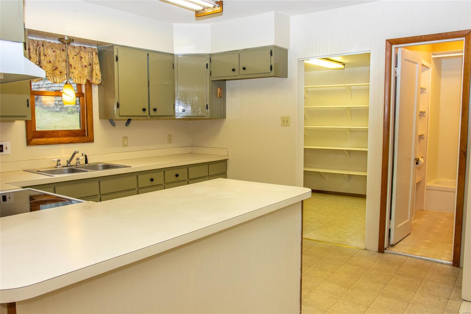 5326 Fern Beach Road St. Louis, MO 63128 - Photo 8 of 15 Gallery Image 8