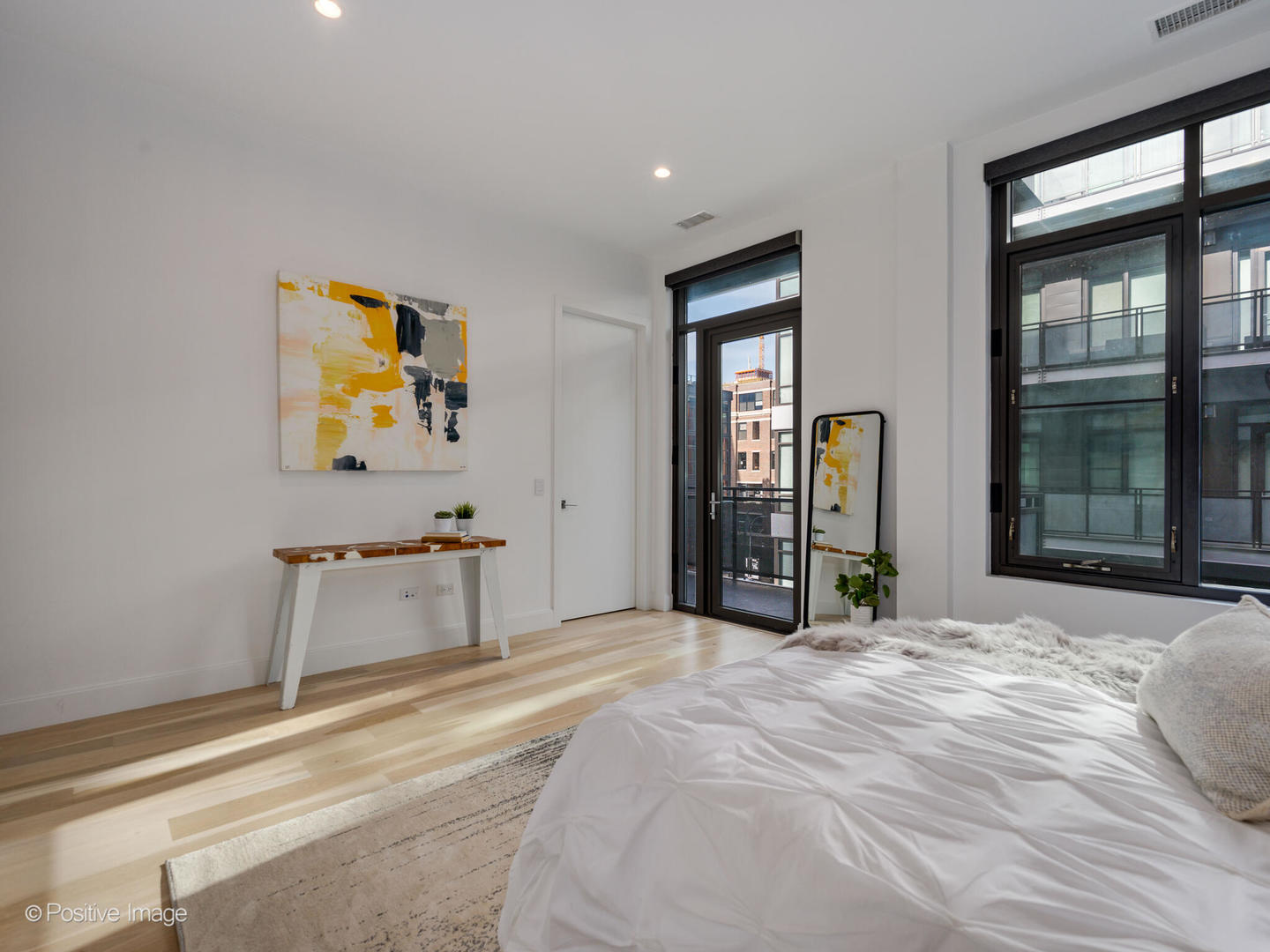 39 North Aberdeen Street, Unit 4S Chicago, IL 60607 - Photo 17 of 25 a bedroom with a bed and a painting on the wall