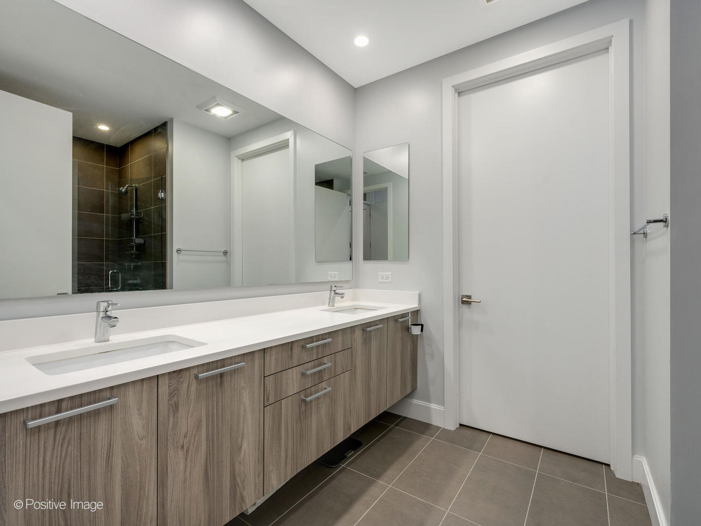 39 North Aberdeen Street, Unit 4S Chicago, IL 60607 - Photo 18 of 25 a bathroom with a double vanity sink and a mirror
